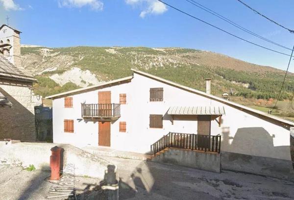 Vente                                                      Maison de village
                        
                     1 pièces                      71 m2                     à La Mure-Argens