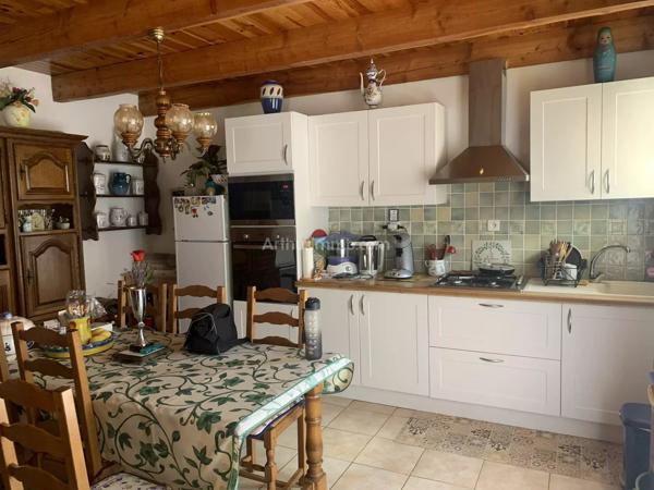 Vente                                                      Maison de village
                        
                     1 pièces                      71 m2                     à La Mure-Argens