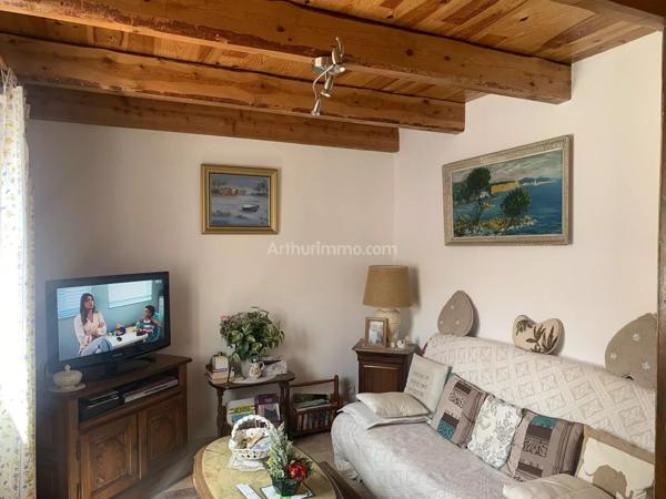 Vente                                                      Maison de village
                        
                     1 pièces                      71 m2                     à La Mure-Argens