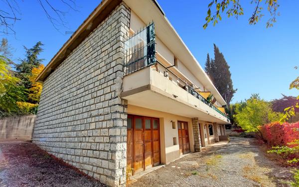 Maison à vendre    11 pièces •  Manosque