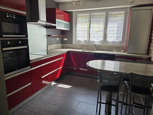 Vente                                                      Maison
                        
                     6 pièces                      183 m2                     à Vergongheon