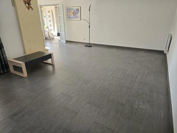 Vente                                                      Maison
                        
                     6 pièces                      183 m2                     à Vergongheon