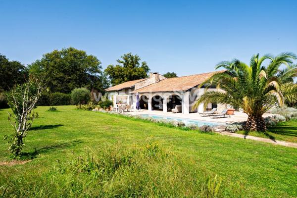 Maison à vendre 6 pièces de 270,56 m² à Urrugne