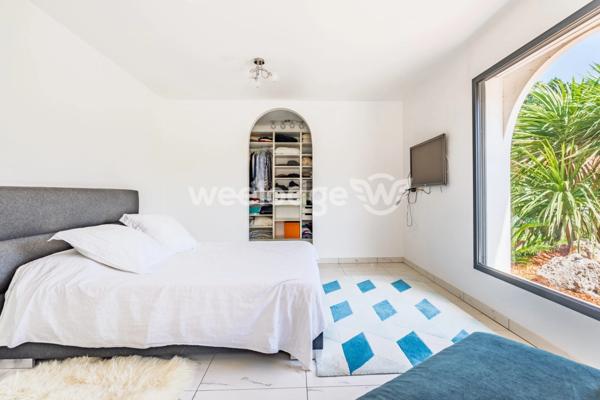 Maison à vendre 6 pièces de 270,56 m² à Urrugne