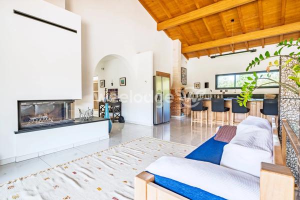 Maison à vendre 6 pièces de 270,56 m² à Urrugne
