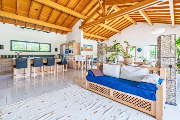Maison à vendre 6 pièces de 270,56 m² à Urrugne