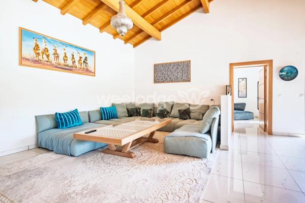 Maison à vendre 6 pièces de 270,56 m² à Urrugne