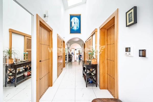 Maison à vendre 6 pièces de 270,56 m² à Urrugne