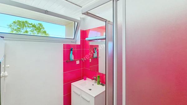 Orvault Gaudinière : Maison 2 chambres, rénovée, baignée de lumière, petit extérieur, proche Parc et école du Bois Saint Louis.