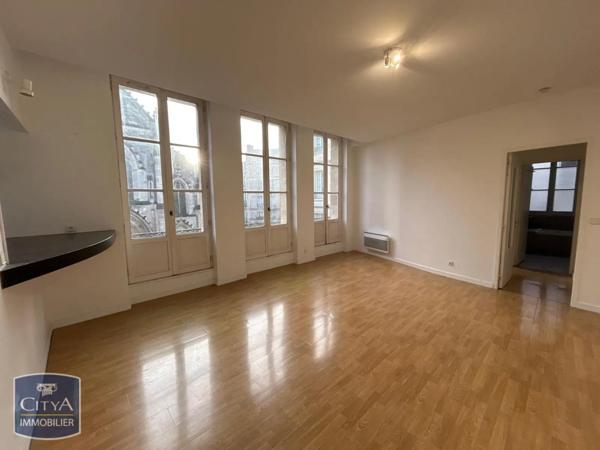 Appartement à louer 2 pièces 64.77m² Bordeaux (33000)