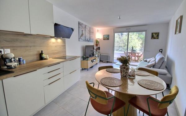 Appartement à vendre    2 pièces • 44,10 m2 Marseille 9