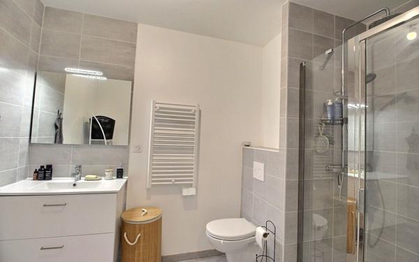 Appartement à vendre    2 pièces • 44,10 m2 Marseille 9