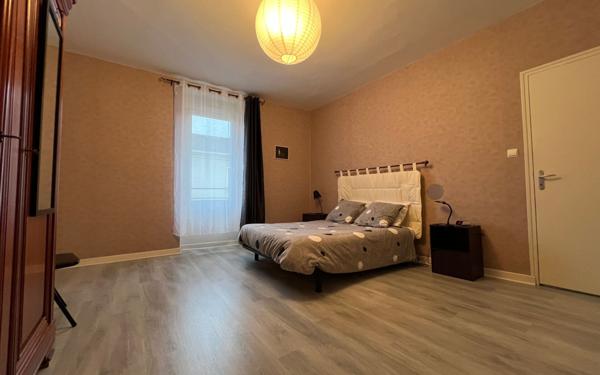 Immeuble à vendre    15 pièces •  Cransac