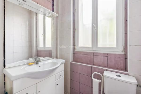 Vente                                                      Appartement
                        
                     3 pièces                      43 m2                     à Paris 18