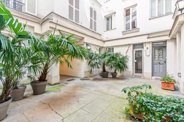 Vente                                                      Appartement
                        
                     3 pièces                      43 m2                     à Paris 18