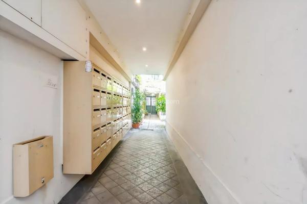Vente                                                      Appartement
                        
                     3 pièces                      43 m2                     à Paris 18