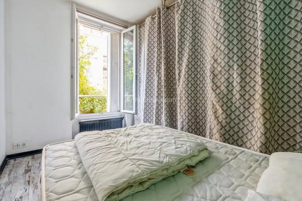 Vente                                                      Appartement
                        
                     3 pièces                      43 m2                     à Paris 18