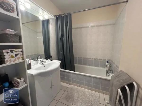 Appartement à louer 2 pièces 46.9m² Cusset (03300)