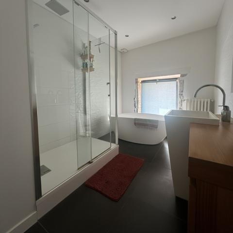 Maison
                                                                                                                                                                                                                                                                                                                        7 pièce(s)                                                                                                                                                                                                          3 chambre(s)                                                                                                                                                                                                          203  m²