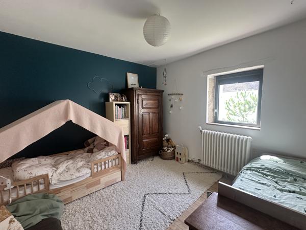 Maison
                                                                                                                                                                                                                                                                                                                        7 pièce(s)                                                                                                                                                                                                          3 chambre(s)                                                                                                                                                                                                          203  m²