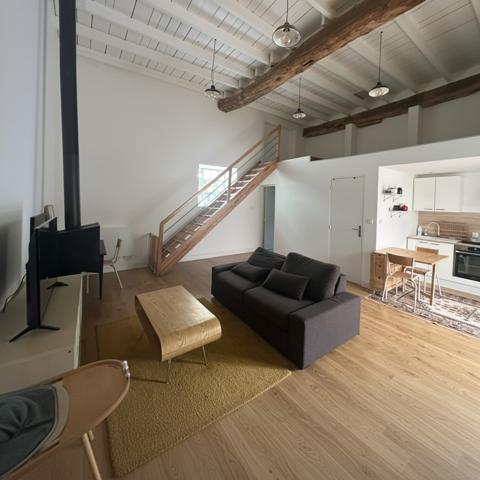 Maison
                                                                                                                                                                                                                                                                                                                        7 pièce(s)                                                                                                                                                                                                          3 chambre(s)                                                                                                                                                                                                          203  m²