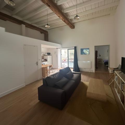 Maison
                                                                                                                                                                                                                                                                                                                        7 pièce(s)                                                                                                                                                                                                          3 chambre(s)                                                                                                                                                                                                          203  m²