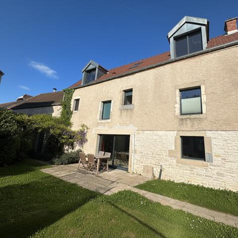 Maison
                                                                                                                                                                                                                                                                                                                        7 pièce(s)                                                                                                                                                                                                          3 chambre(s)                                                                                                                                                                                                          203  m²