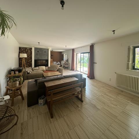 Maison
                                                                                                                                                                                                                                                                                                                        7 pièce(s)                                                                                                                                                                                                          3 chambre(s)                                                                                                                                                                                                          203  m²