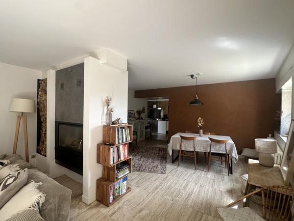 Maison
                                                                                                                                                                                                                                                                                                                        7 pièce(s)                                                                                                                                                                                                          3 chambre(s)                                                                                                                                                                                                          203  m²