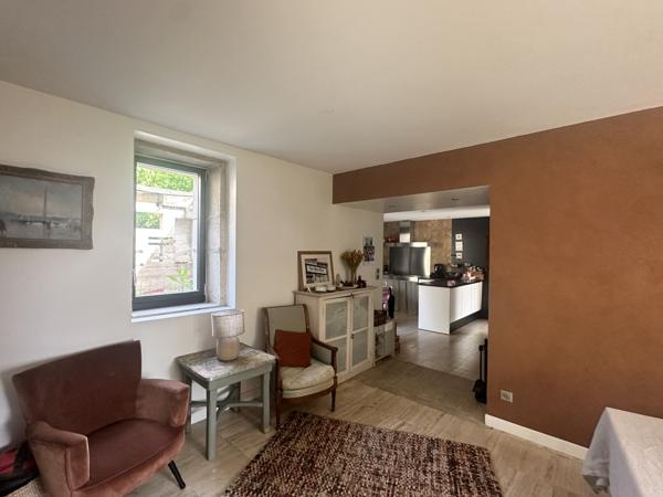 Maison
                                                                                                                                                                                                                                                                                                                        7 pièce(s)                                                                                                                                                                                                          3 chambre(s)                                                                                                                                                                                                          203  m²