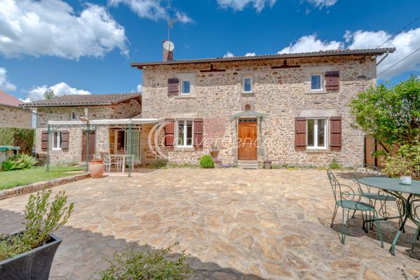 Propriete
                                                                                                                                                                                                                                                                                                                        6 pièce(s)                                                                                                                                                                                                          3 chambre(s)                                                                                                                                                                                                          162  m²