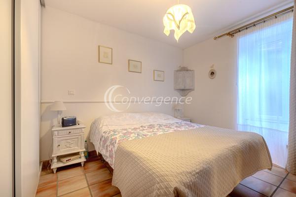 Propriete
                                                                                                                                                                                                                                                                                                                        6 pièce(s)                                                                                                                                                                                                          3 chambre(s)                                                                                                                                                                                                          162  m²