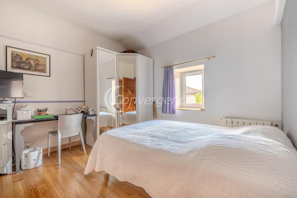 Propriete
                                                                                                                                                                                                                                                                                                                        6 pièce(s)                                                                                                                                                                                                          3 chambre(s)                                                                                                                                                                                                          162  m²