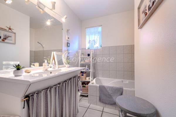 Propriete
                                                                                                                                                                                                                                                                                                                        6 pièce(s)                                                                                                                                                                                                          3 chambre(s)                                                                                                                                                                                                          162  m²