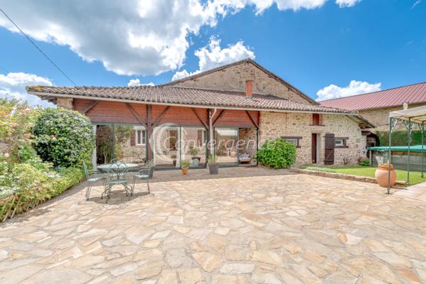 Propriete
                                                                                                                                                                                                                                                                                                                        6 pièce(s)                                                                                                                                                                                                          3 chambre(s)                                                                                                                                                                                                          162  m²