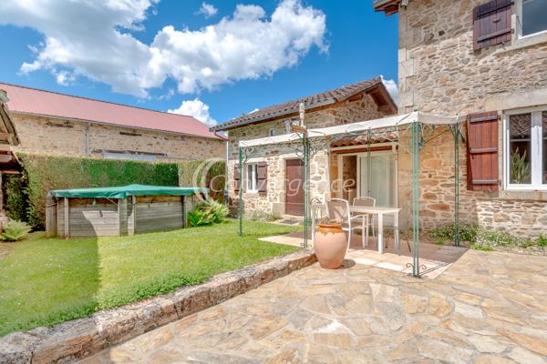 Propriete
                                                                                                                                                                                                                                                                                                                        6 pièce(s)                                                                                                                                                                                                          3 chambre(s)                                                                                                                                                                                                          162  m²