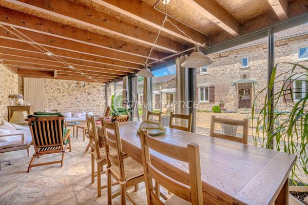 Propriete
                                                                                                                                                                                                                                                                                                                        6 pièce(s)                                                                                                                                                                                                          3 chambre(s)                                                                                                                                                                                                          162  m²