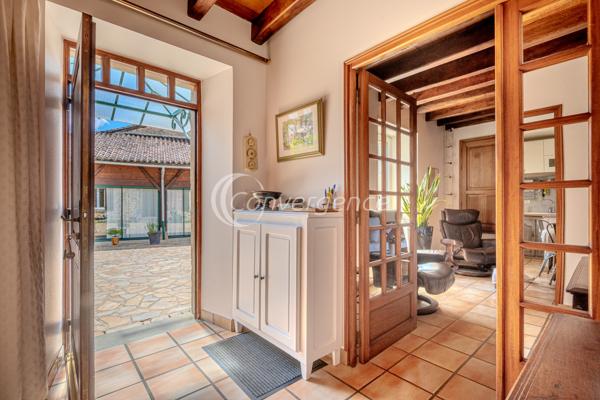 Propriete
                                                                                                                                                                                                                                                                                                                        6 pièce(s)                                                                                                                                                                                                          3 chambre(s)                                                                                                                                                                                                          162  m²