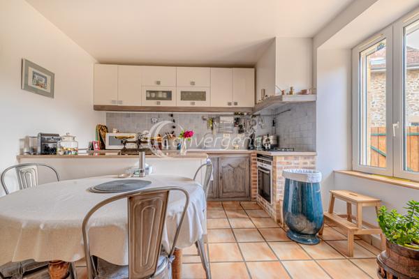 Propriete
                                                                                                                                                                                                                                                                                                                        6 pièce(s)                                                                                                                                                                                                          3 chambre(s)                                                                                                                                                                                                          162  m²
