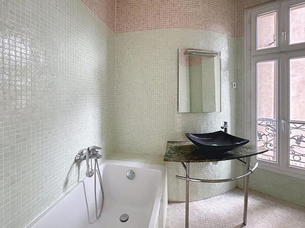 Appartement Suresnes 3 pièce(s) 64 m2