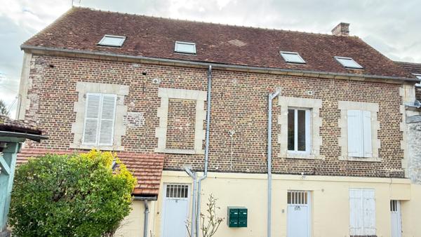 MOUY/BURY   Appartement 2 pièces, cuisine, parking
