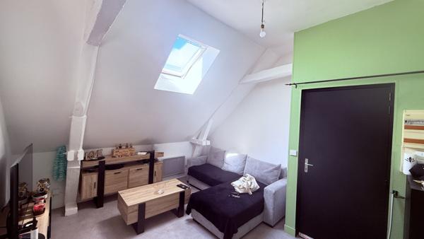 MOUY/BURY   Appartement 2 pièces, cuisine, parking