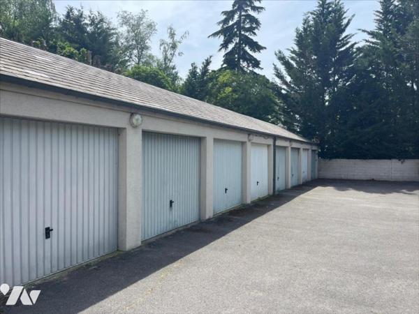 LIVRY-GARGAN APPARTEMENT T4 AVEC CAVE ET GARAGE