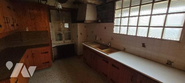 Une maison d’habitation et de très grands combles de ferme
Une grange
