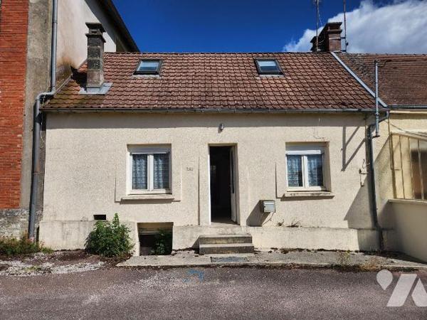 À vendre à Bligny, à seulement 15 minutes de Bar-sur-Aube, 25 minutes des lacs de la Forêt d'Or...