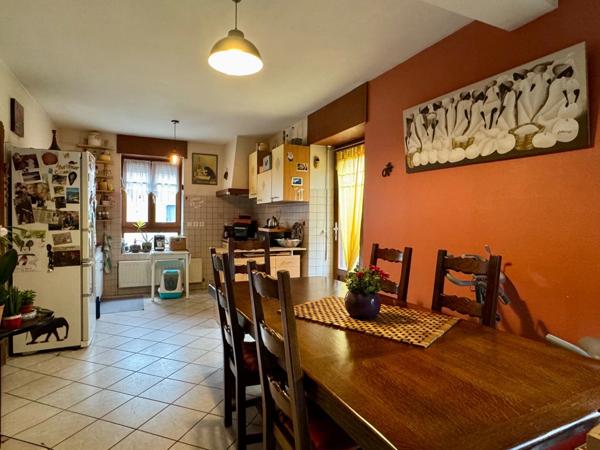 IMMEUBLE DE RAPPORT – DEUX LOGEMENTS EN DUPLEX, ANNEXES ET ESPACES EXTÉRIEURS