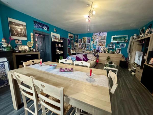 IMMEUBLE DE RAPPORT – DEUX LOGEMENTS EN DUPLEX, ANNEXES ET ESPACES EXTÉRIEURS
