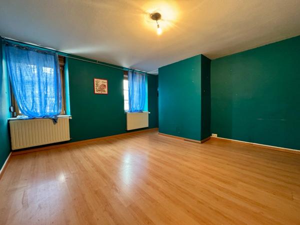 IMMEUBLE DE RAPPORT – DEUX LOGEMENTS EN DUPLEX, ANNEXES ET ESPACES EXTÉRIEURS