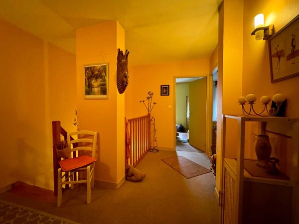 IMMEUBLE DE RAPPORT – DEUX LOGEMENTS EN DUPLEX, ANNEXES ET ESPACES EXTÉRIEURS