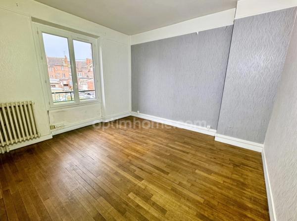 Maison familiale 8 pièces 6 chambres avec garage et cour – Centre-ville de Vimoutiers (61)